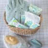 Eau nettoyante bébé pour visage, corps et siège - Format voyage – Image 2