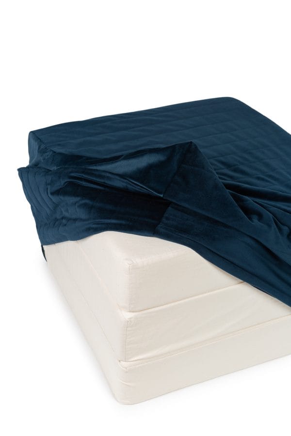 Lit d'appoint pliable Sleepover Velvet Night blue - Nobodinoz – Image 6